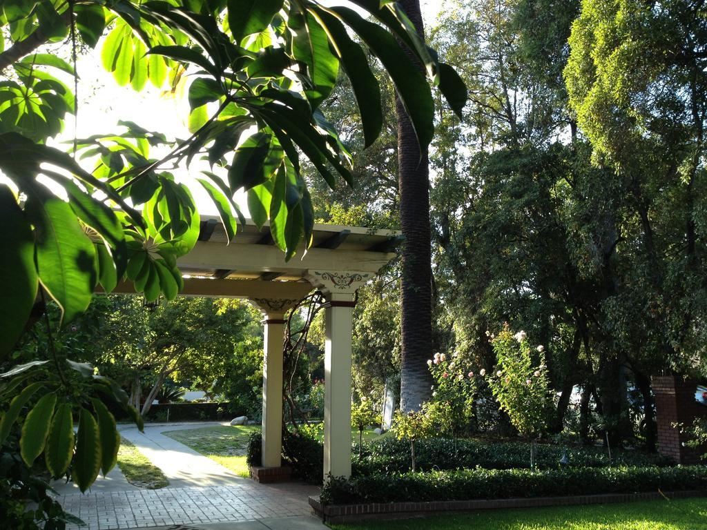 The Bissell House Bed & Breakfast Pasadena Exterior photo