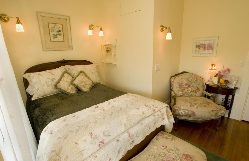 The Bissell House Bed & Breakfast Pasadena Exterior photo