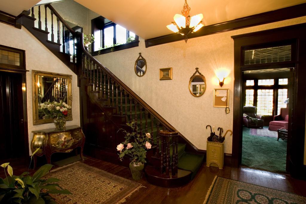 The Bissell House Bed & Breakfast Pasadena Room photo